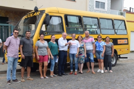 Educação recebe novo micro-ônibus