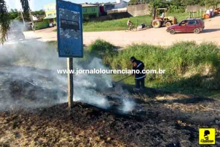 CORPO DE BOMBEIROS DE SLS CONTROLOU INCÊNDIO EM VEGETAÇÃO NA RS 265