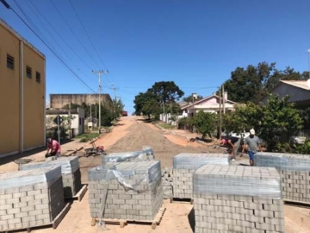 Trecho da rua Jacob Rheingantz recebe pavimentação