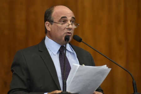 Zé Nunes quer revogação do decreto que estimula importação do leite