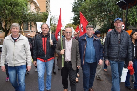 Luis Weber participa de audiência pública em defesa dos pequenos produtores e um melhor preço para a comercialização do leite