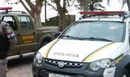 Suspeita é flagrada após furtar em duas lojas no centro da cidade