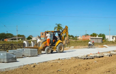 Prefeito realiza vistoria da pavimentação da rua Theodoro Henrique Schuch
