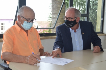 Cléo Uarthe assume como prefeito em exercício