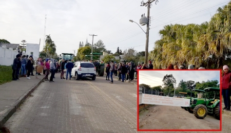 Manifestação reivindicando transporte escolar trancou a RS 265