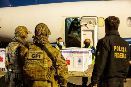 RS recebe novo lote de vacinas da Astrazeneca, com 353 mil doses