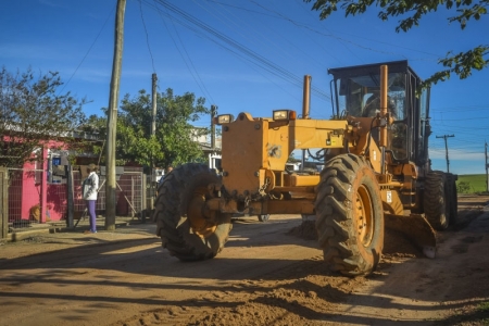 SMOU iniciou patrolamento e encascalhamento no bairro Nova Esperança