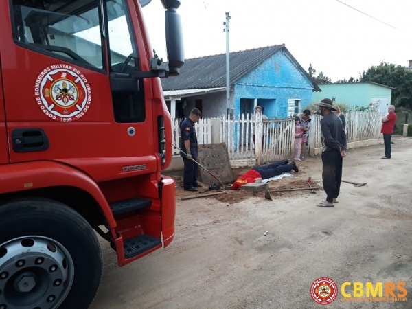 Corpo de Bombeiros realiza salvamento de animal em Turuçu