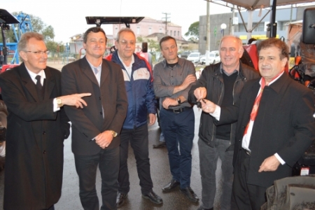 Novo trator atenderá demanda de estradas rurais