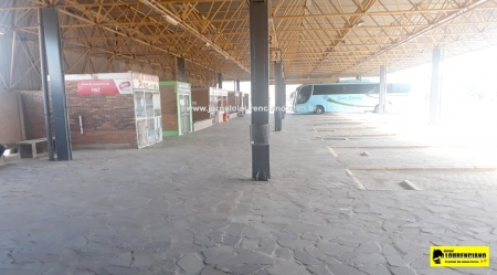 Rodoviária sem movimento e com horários de ônibus reduzidos