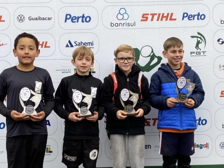 O jovem atleta Fernando Horta Feddern conquistou torneio de duplas em Livramento