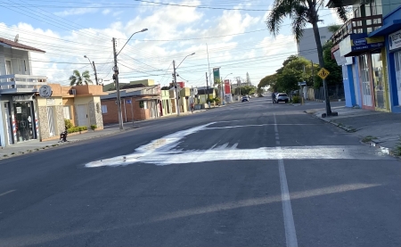 Corsan deve consertar vazamento de água no asfalto da Marechal Floriano ainda esta semana