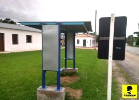 Pérola do Sul instala dois abrigos em pontos de ônibus