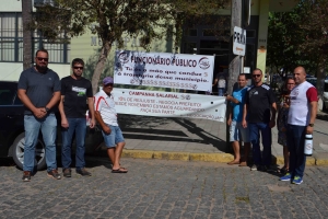 Simussul reivindicou nesta sexta-feira em frente à Prefeitura Municipal