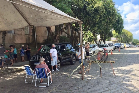 Está acontecendo até as 16 horas desta terça-feira (16) a vacinação para Idosos com 79 anos