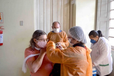 497 pessoas foram vacinadas na tarde desta sexta-feira (11)