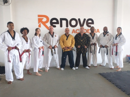 Equipe Tigre de Taekwondo forma novos faixas pretas