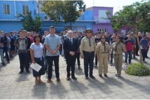 Jovens participam da Cerimônia de Juramente à Bandeira