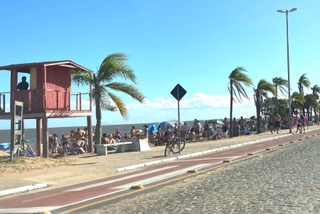 Domingo de calor e praias lotadas em São Lourenço do Sul
