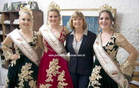 Corte da Festa do Morango e da Pimenta de Turuçu visitou o jornal O LOURENCIANO