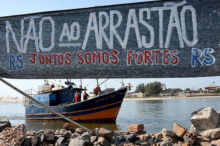 Pesca de arrasto suspensa no RS