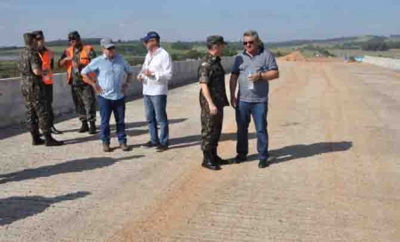 Diretor-geral do DNIT percorre obras de duplicação da BR-116