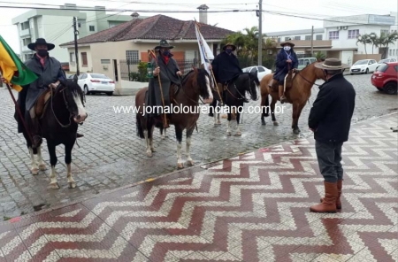 Piquete Cavaleiros do Sepé trouxe a centelha farroupilha até a Praça Central
