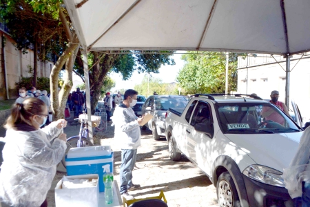 Neste sábado (08) a vacinação é para pessoas que tomaram 2ª dose até 29 de agosto