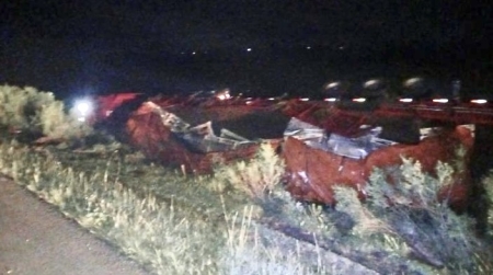 Carreta tombou no km 436 da BR-116, em Cristal, na madrugada desta quinta-feira