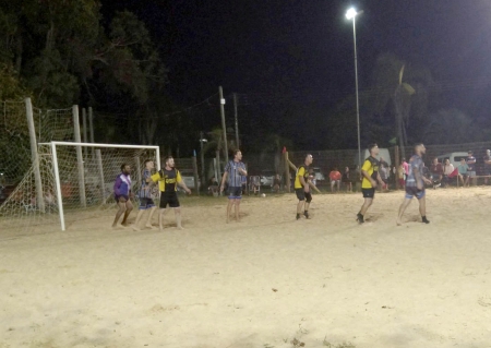 11ª rodada do Campeonato Praiano de Futebol de Areia foi realizada na noite desta terça-feira