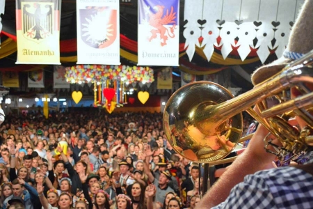 33ª Südoktoberfest: Organização vai decidir de forma vai acontecer a maior festa germânica da região sul em 2020