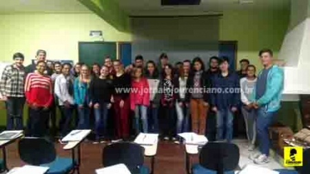 Feira apresenta a visão empreendedora de estudantes