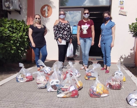 Projeto "Fazendo o bem. Não Importa a Quem" realizou entrega de alimentos