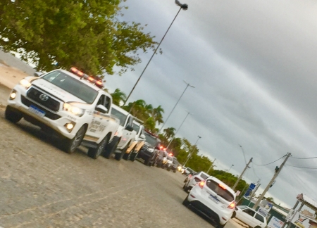 Fiscalização com auxílio das autoridades policiais percorreram a praia para evitar aglomerações