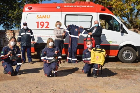 Equipe do SAMU recebe novos uniformes