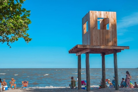 Novas guaritas de salva-vidas estão sendo construídas nas praias de São Lourenço