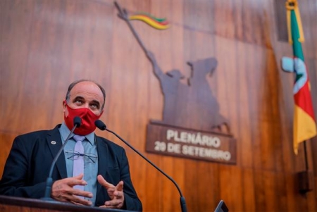 Zé Nunes critica a venda da Corsan e a regionalização do saneamento