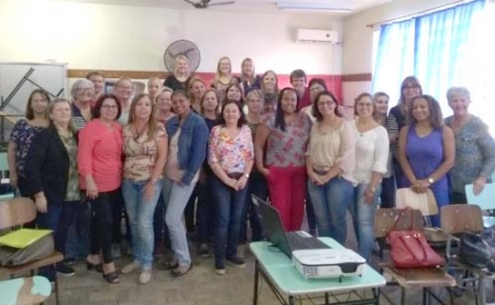Educadores participam de dia de formação