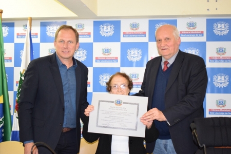 Câmara Municipal concede o Título de "Cidadã Sul-lourenciana" a Senhora Santina Margarida Rigon