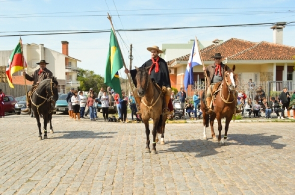 Orgulho gaúcho desfila pelas ruas da cidade