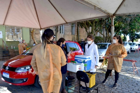 84 gestantes e 259 idosos de 80,81 e 82 anos foram vacinados nesta quarta-feira (26)