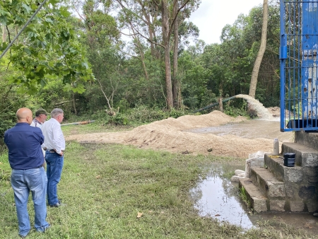 Prefeitura e Corsan realizam em parceria o desassoreamento da Barragem