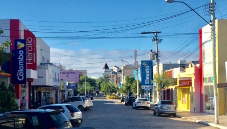 Governador Eduardo Leite anuncia fechamento do comércio em todo o território estadual até 15 de abril