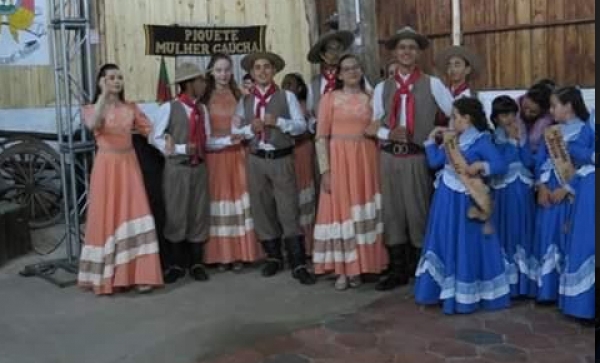 Jantar fandango do DTG Amigos da Querência no CTG galpão da peonada