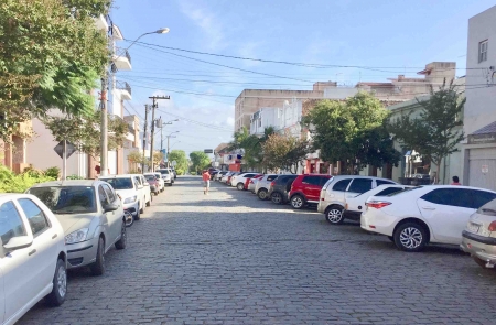 Comércio reabriu suas portas na manhã desta segunda-feira