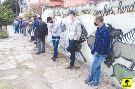 Indignação com as longas filas na agência do Correio em São Lourenço do Sul
