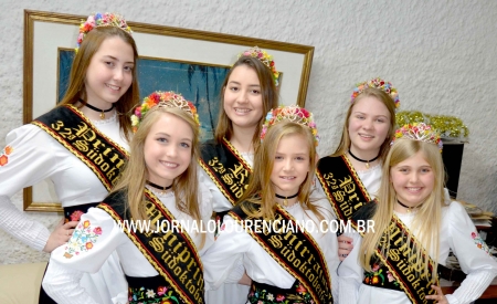 Corte da Südoktoberfest visitou o jornal O Lourenciano divulgando a venda de ingressos para o lançamento do evento