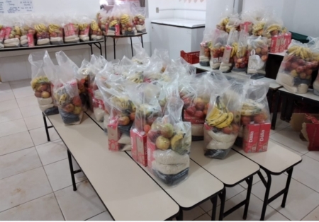 Kits de Alimentação estão sendo entregues a famílias de alunos das Escolas Municipais