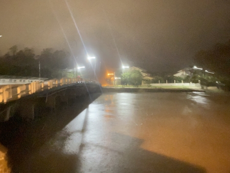 Chuvas constantes mantém arroio São Lourenço com nível elevado