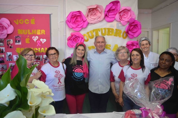 Prefeito visitou UBS Nova Esperança em dia de atividades alusivas ao Outubro Rosa 